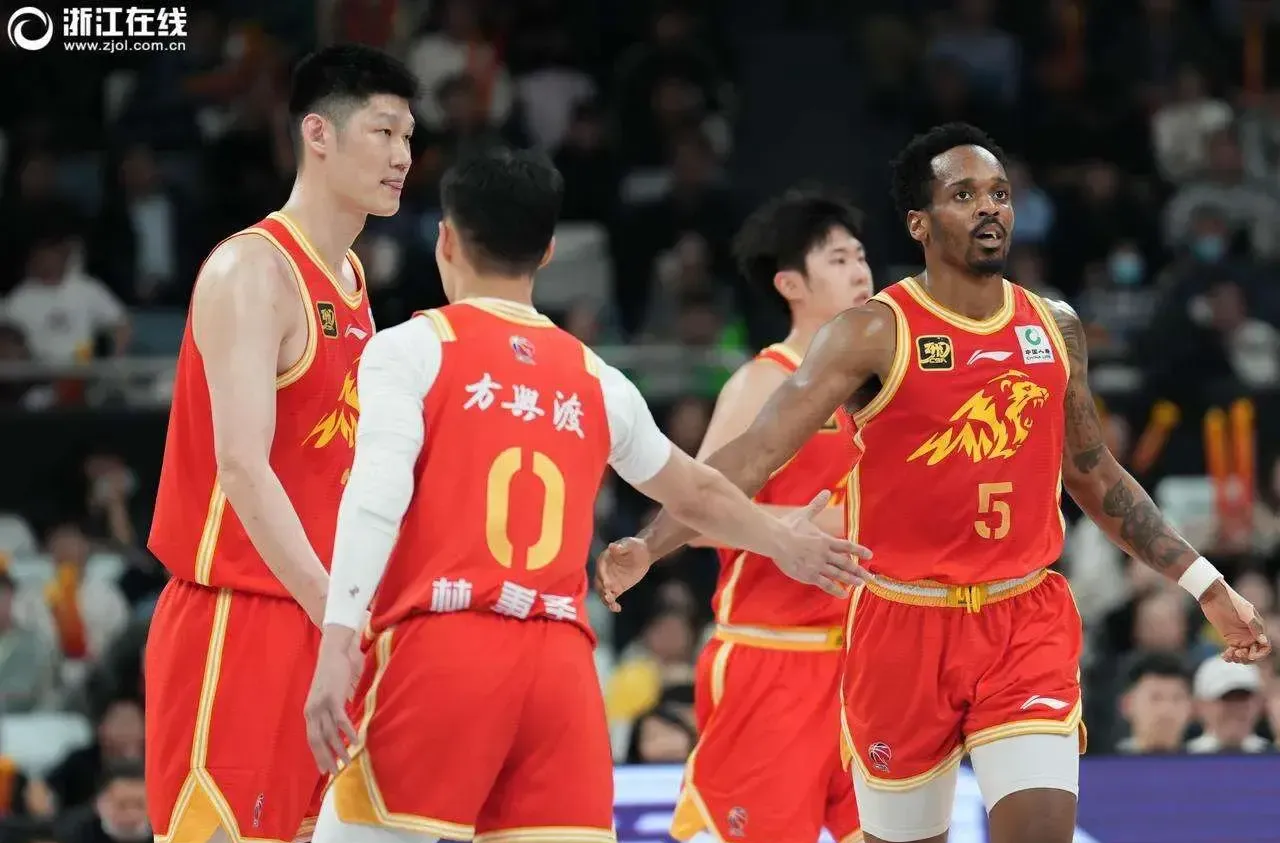 猛龙逆转吉林队，胡金秋统治全场