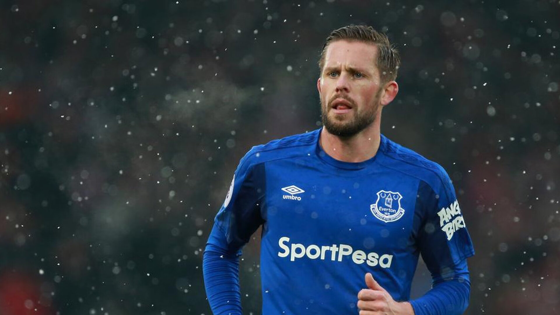 铁卫卢卡库与精密齿轮，一场比赛揭示的现代足球双重奏