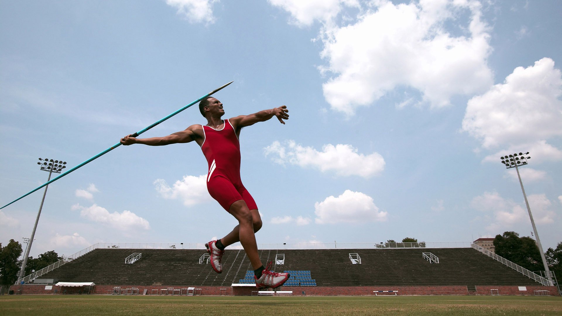 布雷默推开命运之门，一场2-0，勒沃库森如何用钢铁意志敲响争冠最强音？